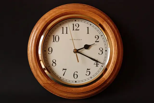 clock — photo