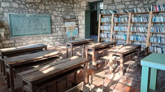 desk — photo