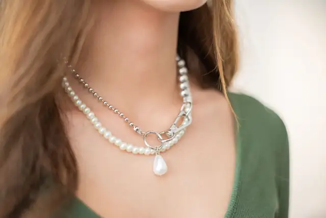 necklace — photo