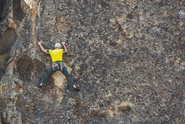 climbing — photo